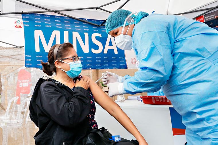 Gobierno asegura que a fin de año estarán vacunados 27 millones de peruanos