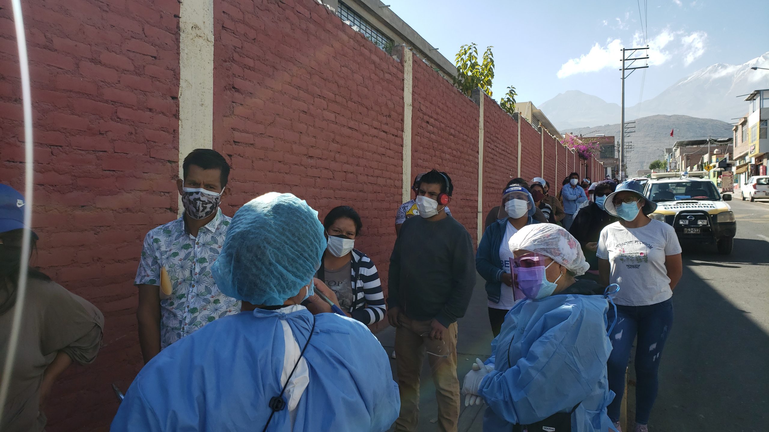 Personal de salud indicó no garantizar continuidad de vacunación contra el covid para el jueves en colegio de Cerro Colorado