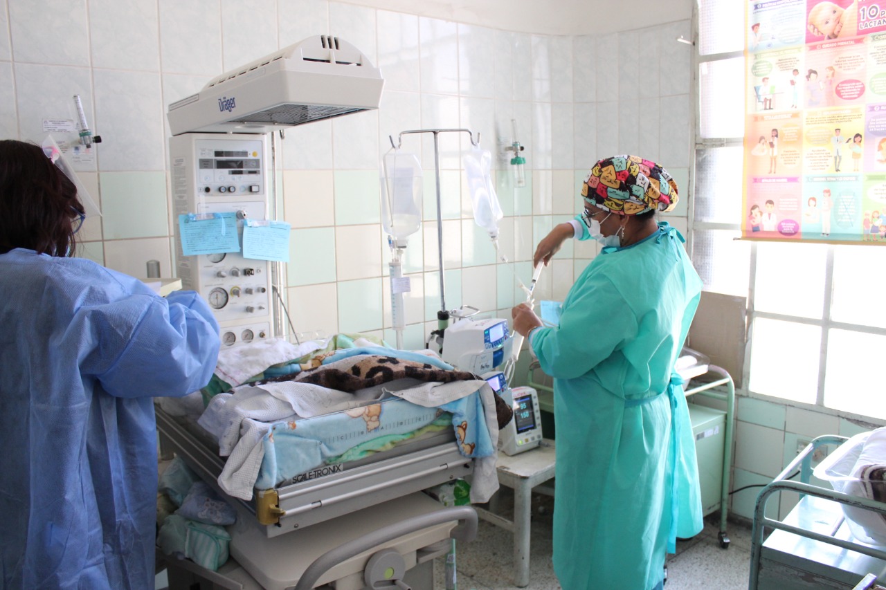 Grupo de médicos de los hospitales Goyeneche y Honorio Delgado realizarán operación a siameses nacidos en Arequipa