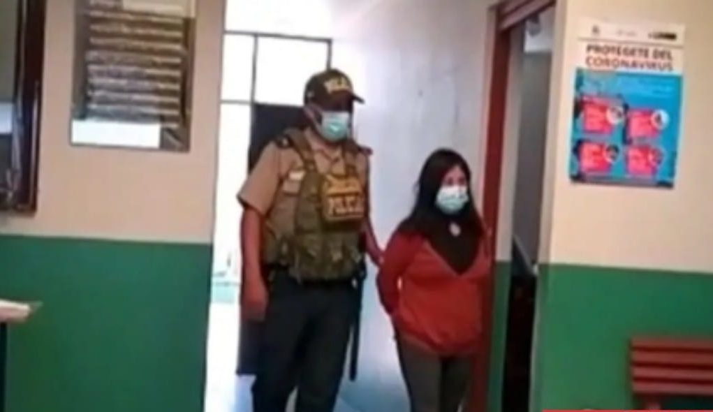 #VIDEO Así fue detenida mujer que tras grabar video amenazando con cuchillo a su hijo de 5 años, le envió filmación a su expareja