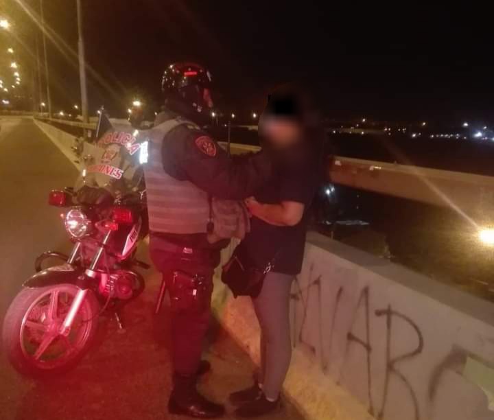 Policía evita nuevo suicidio en el puente Chilina