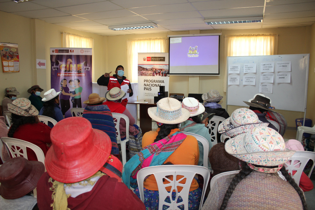 Personal del programa Juntos realizó sensibilización a beneficiarios de la provincia de Caylloma