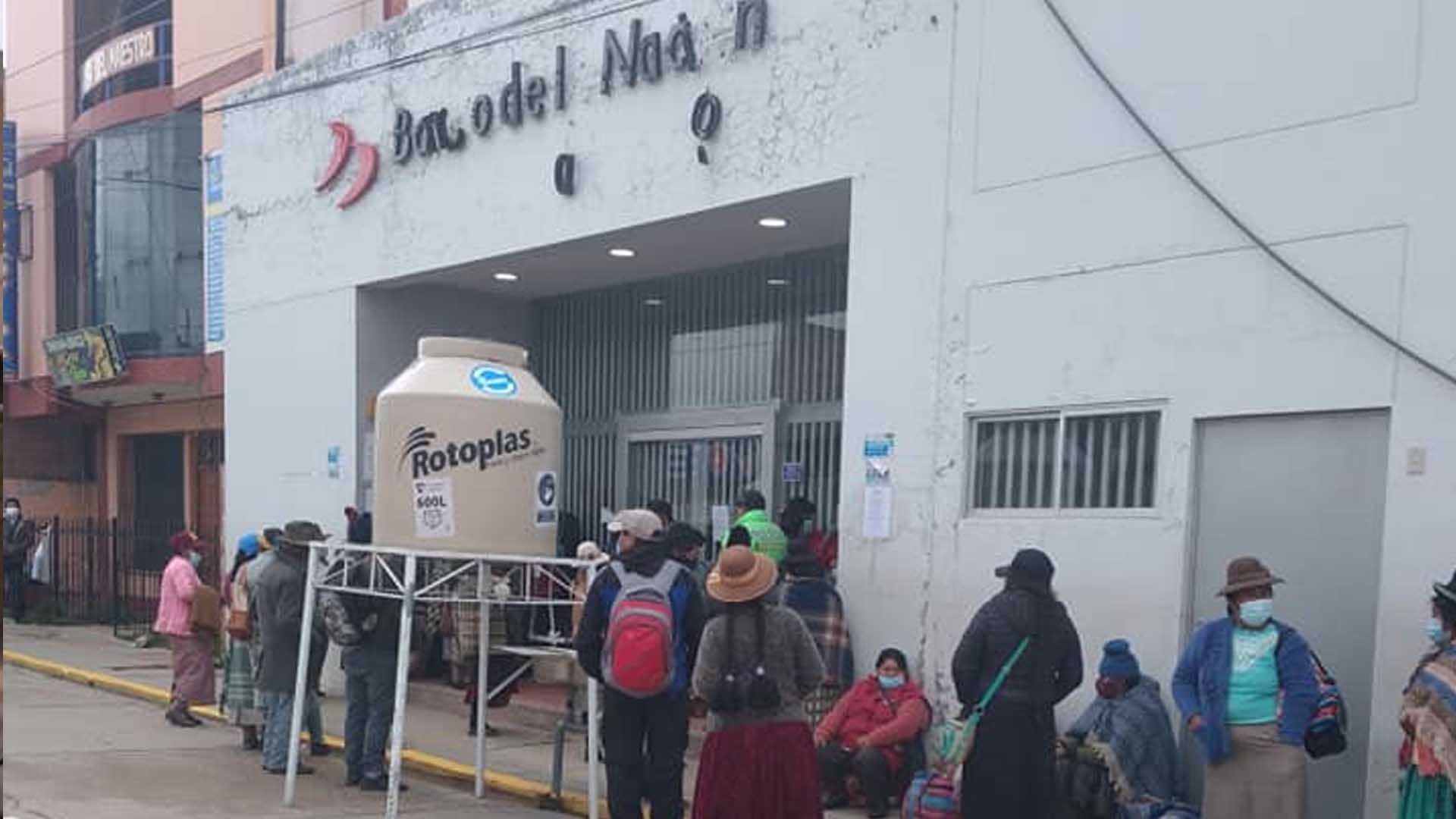 Dos personas fueron detenidas por presentar carnet de vacunación falsos en Puno