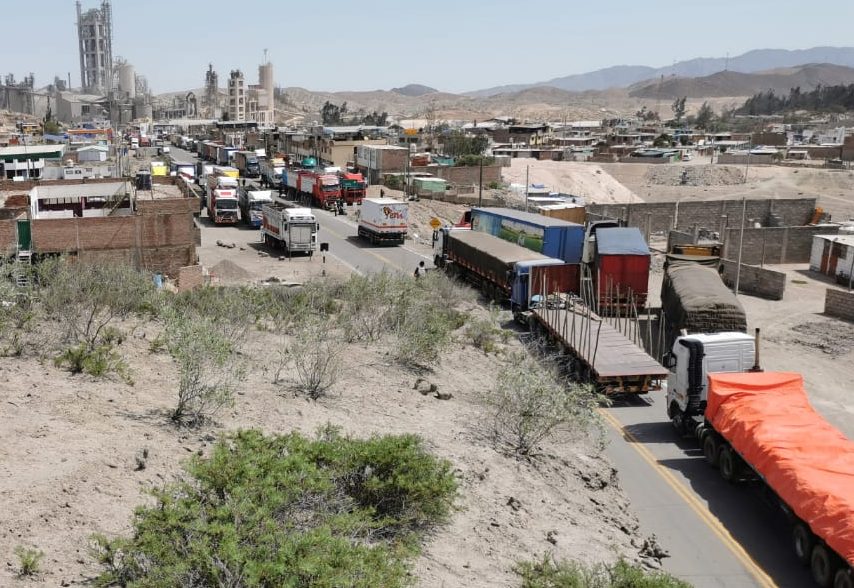 Gobierno anuncia comisión de diálogo para buscar solución a huelga de transportistas de carga pesada