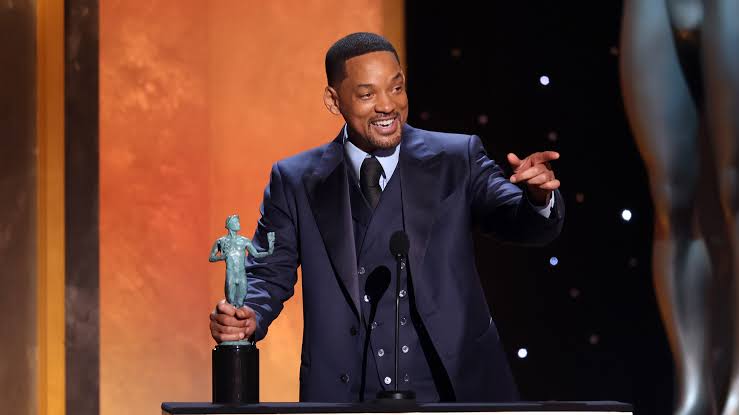 Will Smith renuncia a la academia tras escándalo durante los Oscar