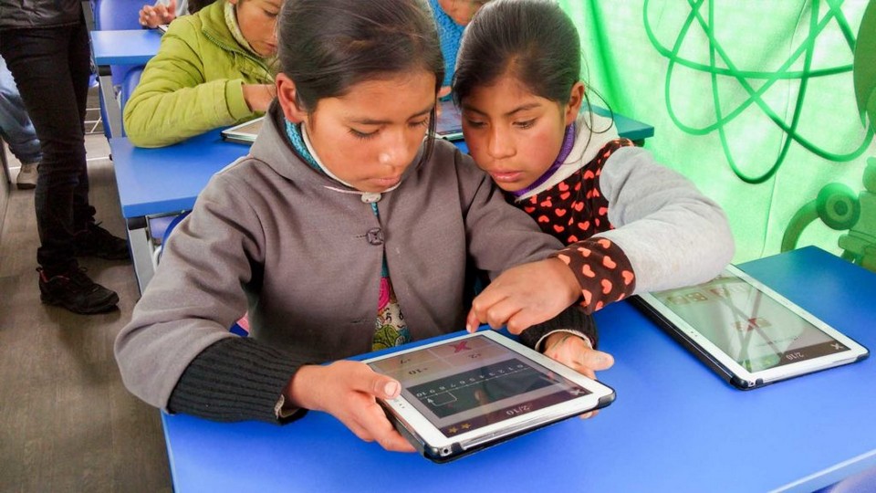 Escolares y docentes de la región Arequipa recibirán más de 10 mil tabletas y cargadores