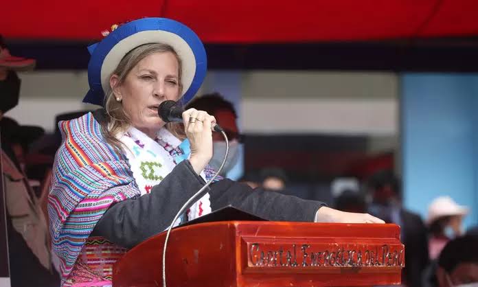 María del Carmen Alva: «Nosotros somos los verdaderos representantes del pueblo»