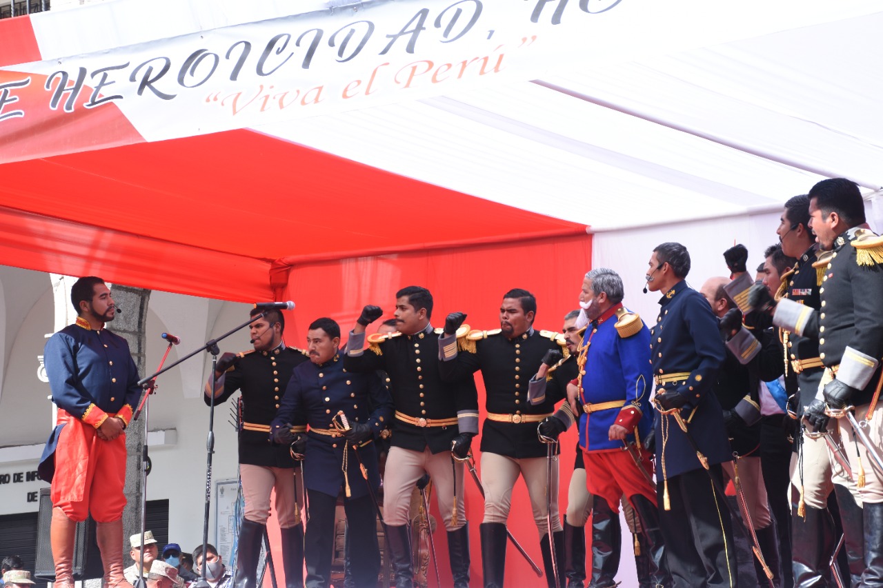 Arequipa se vistió de rojo y blanco en ceremonia de Renovación del Juramento de Fidelidad a la Bandera y conmemoración de la Batalla de Arica