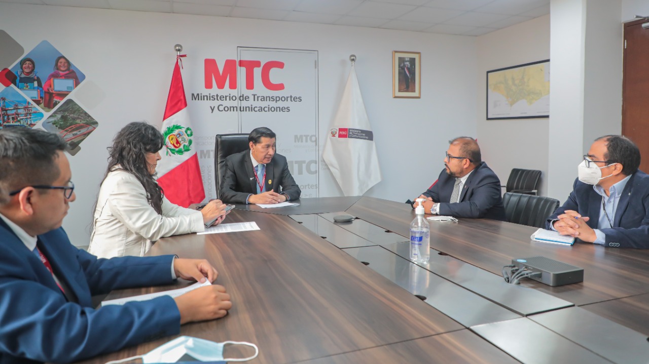 Alcalde Omar Candia y ministro Juan Barranzuela Quiroga se reunen para analizar avances del tranvía eléctrico