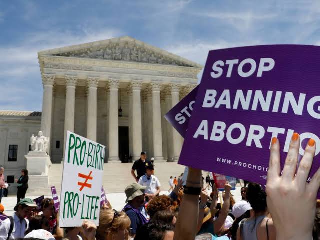 Corte Suprema de EE.UU. elimina las protecciones constitucionales para el aborto