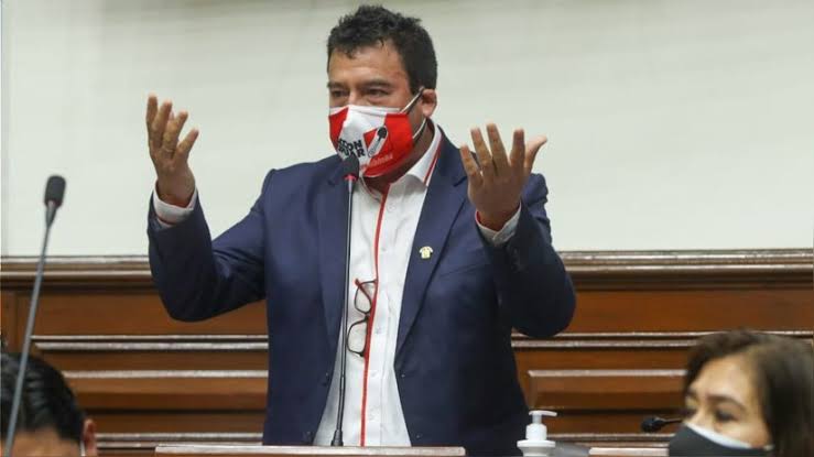 Congresista Edwin Martinez pide censurar a Ministro de justicia por insinuación de cierre del Congreso
