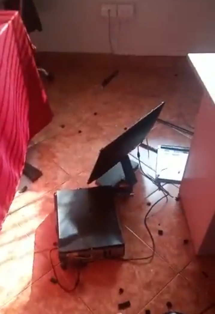 VIDEO: Vándalos atacan oficina del JEE de Lima Este