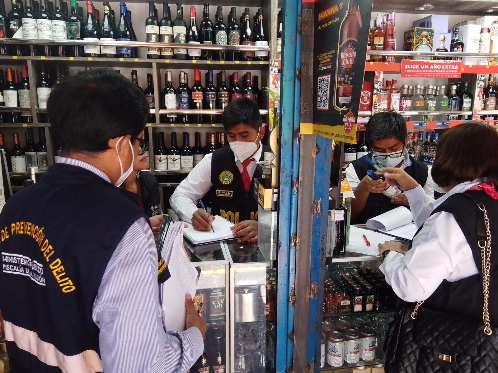 GERESA realiza operativo inopinado para erradicar comercialización de bebida alcohólica “Punto d Oro” no apta para el consumo humano