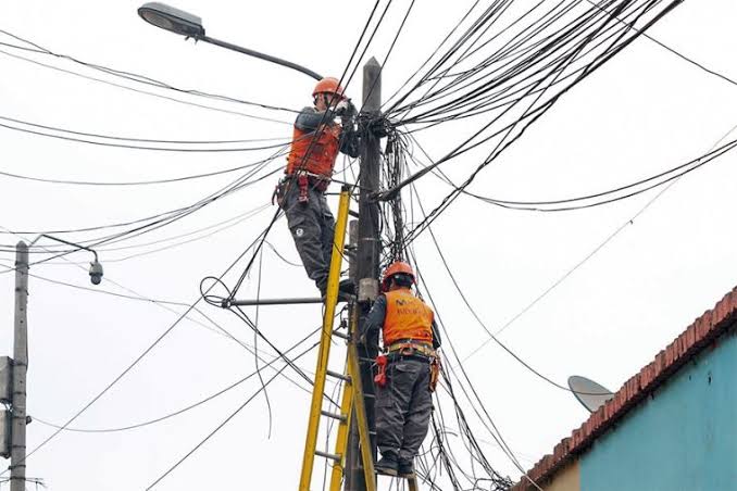 Empresas deberán retirar cables aéreos en mal estado o sin uso