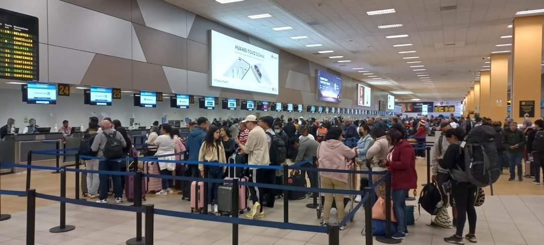 Cerca de la media noche, ayer sábado se reiciaron actividades en aeropuerto Jorge Chávez