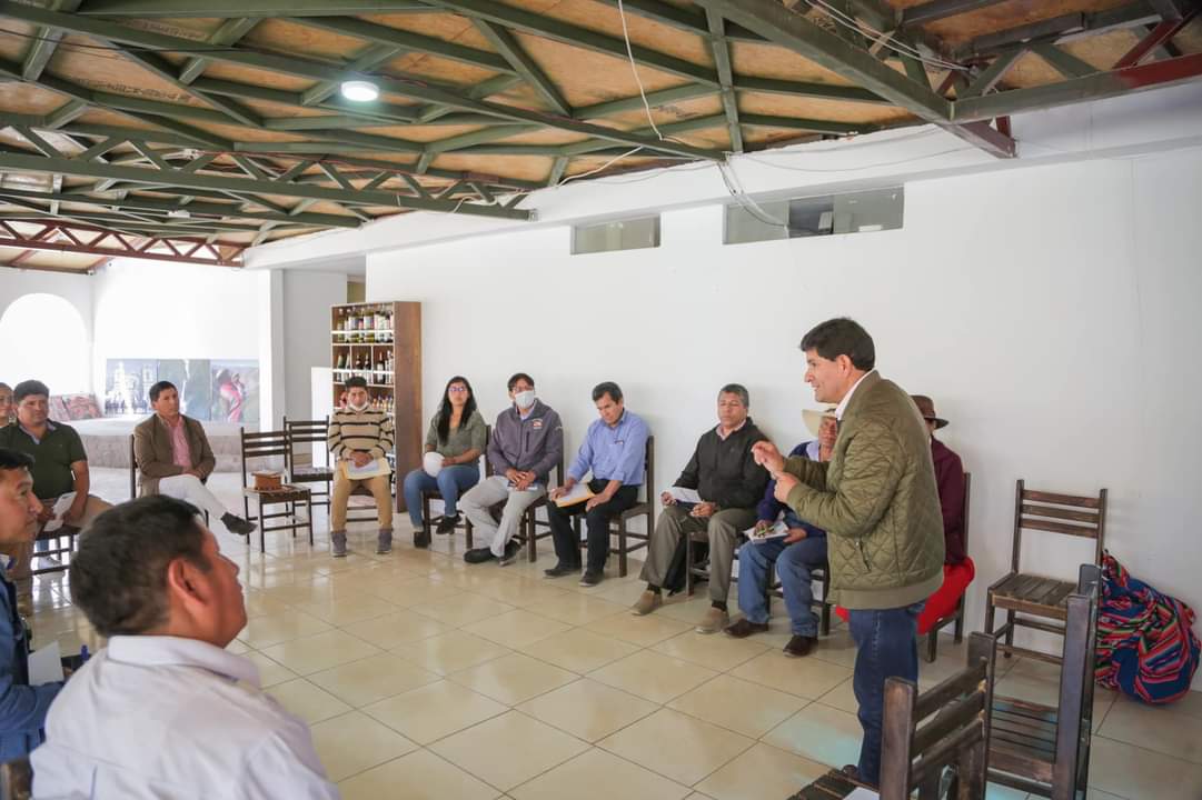 Electo gobernador Rohel Sánchez visitó obras públicas paralizadas en todas las provincias para reactivarlas durante su gestión