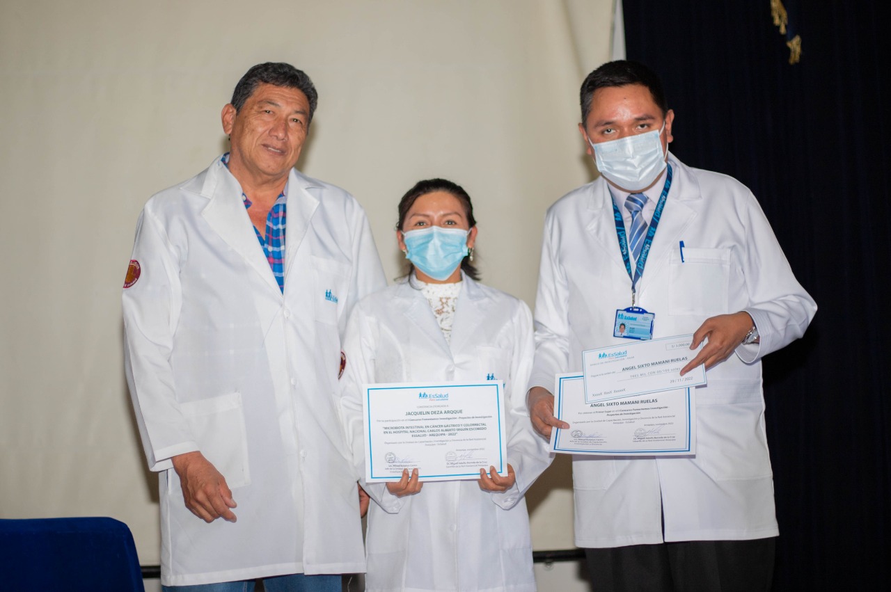 Premian a médicos de ESalud Arequipa por investigaciones