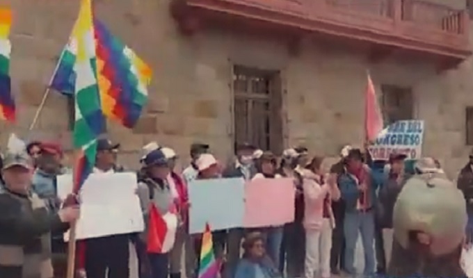 Cusco y Puno realizan protestas pidiendo cierre del Congreso