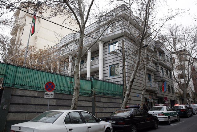 Ataque armado contra la embajada de Azerbaiyán en Irán deja un muerto y varios heridos