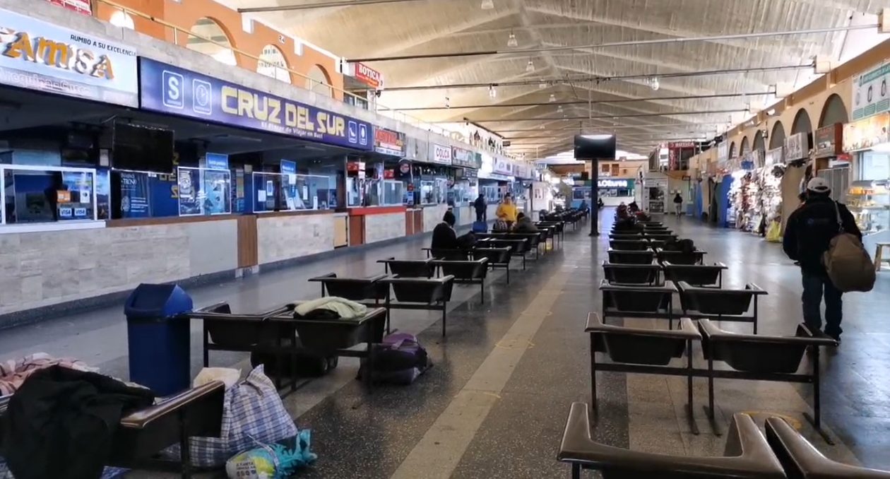 Counters del terminal terrestre de Arequipa continúan cerrados por paro
