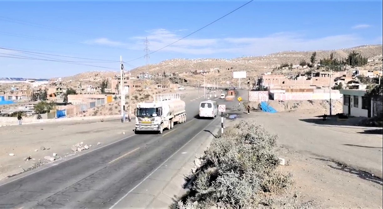 Al momento pase de vehículos por el km 17 de la carretera Arequipa – Puno es normal