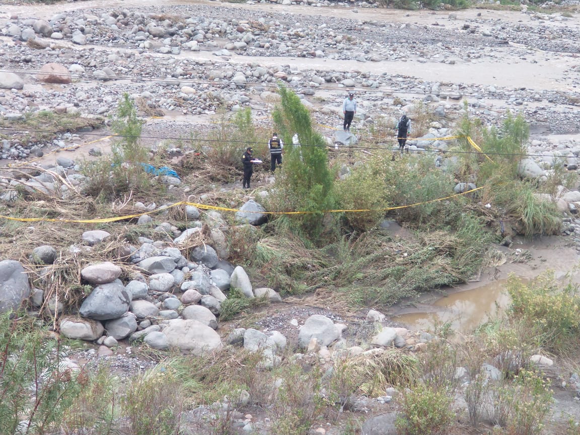 Hallan cadáver de un varón entre 20 a 25 años en el río Socabaya