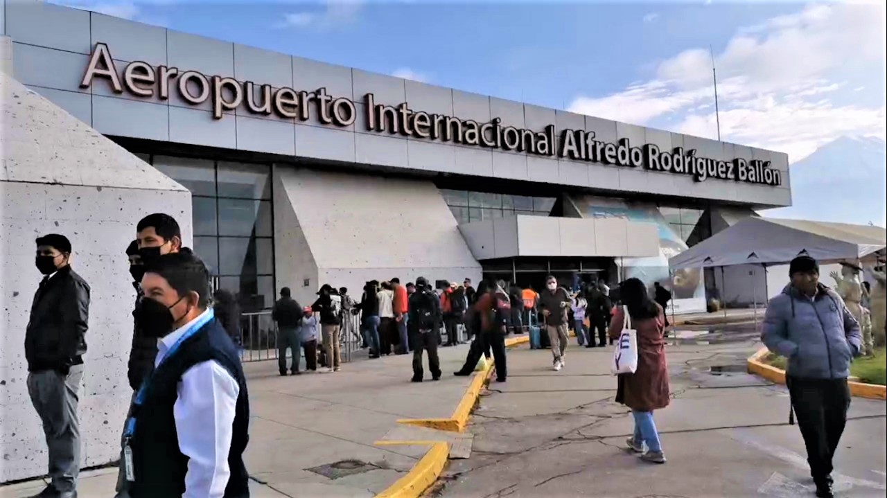 Aeropuerto de Arequipa reinició operaciones desde las 6 de la mañana de este jueves