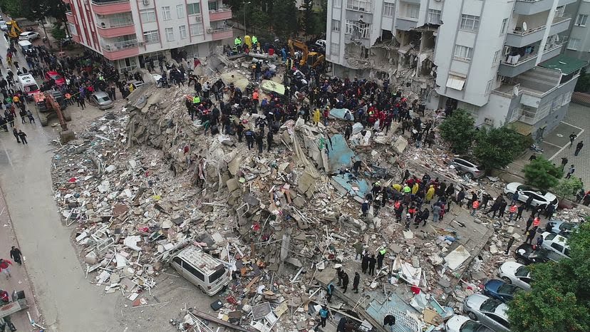 VIDEO: Reportan más de 1200 muertos tras terremoto de 7.8 grados en Turquia
