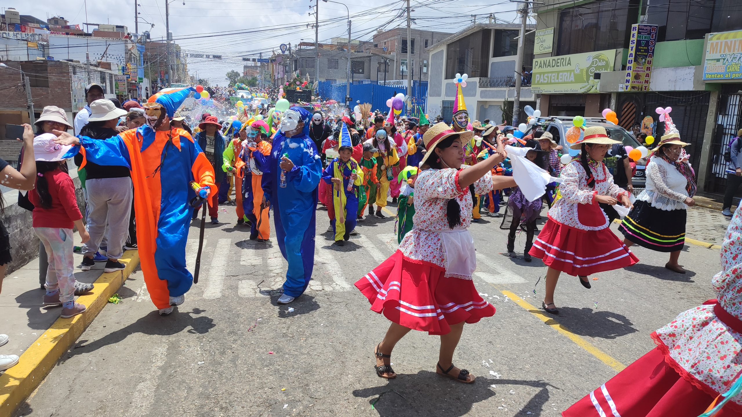 GALERÍA. Cientos de arequipeños y turistas participaron del Carnaval Loncco Caymeño 2023
