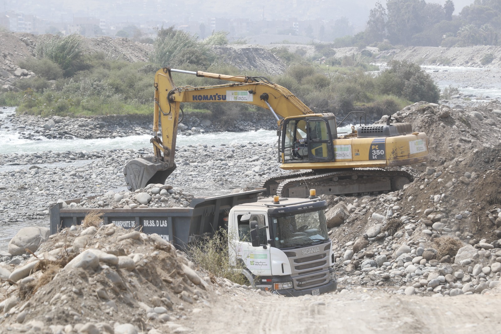 Ministerio de Vivienda anuncia el envío de maquinaria pesada para atender la emergencia por lluvias en Arequipa