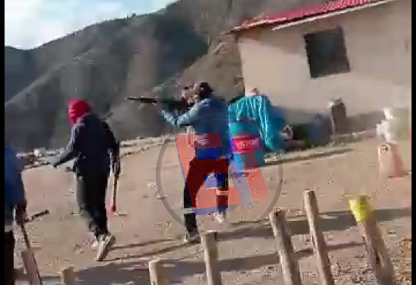 VIDEO. Urgente. Denuncian incursión de matones armados en campamento minero en la provincia de Caravelí