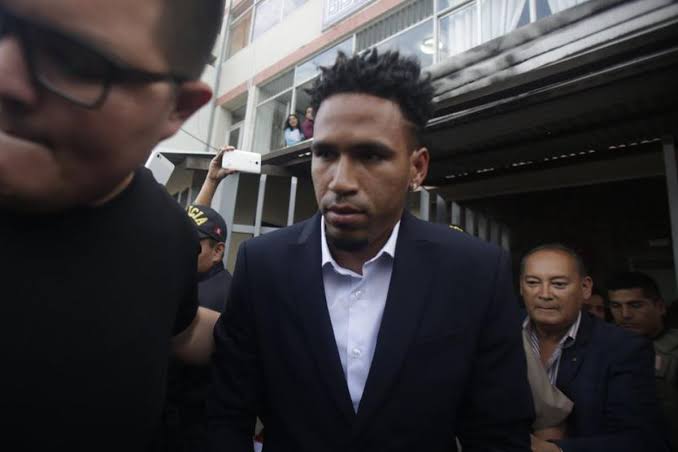 VIDEO: Saludo a los hinchas de la selección Peruana termina en polémica gresca con la policía española