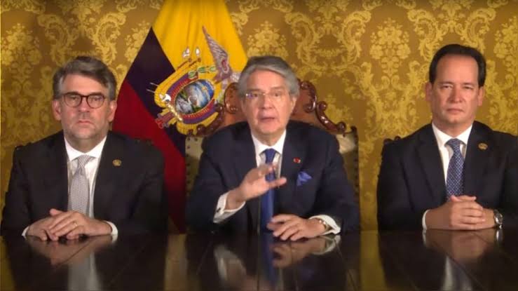 Ecuador: Guillermo lazo disuelve el Congreso y convoca a elecciones generales