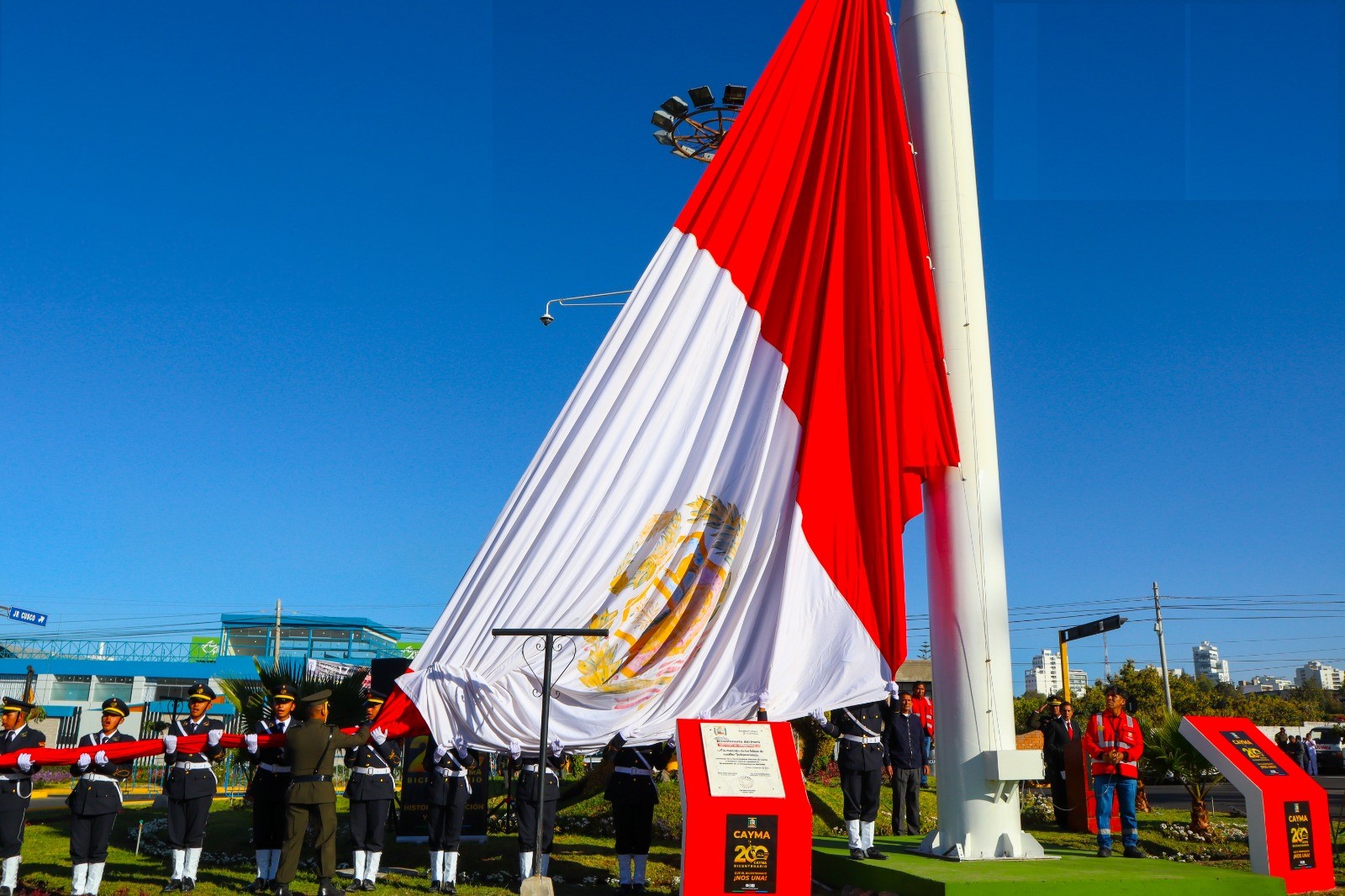Cayma izó la Bandera del Perú más grande de la región en el marco del Día de la Bandera