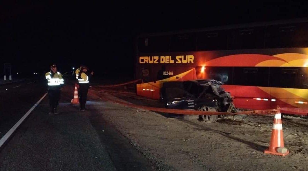 Una persona pierda la vida en choque de camioneta con bus interprovincial de pasajeros en la carretera Panamericana Sur