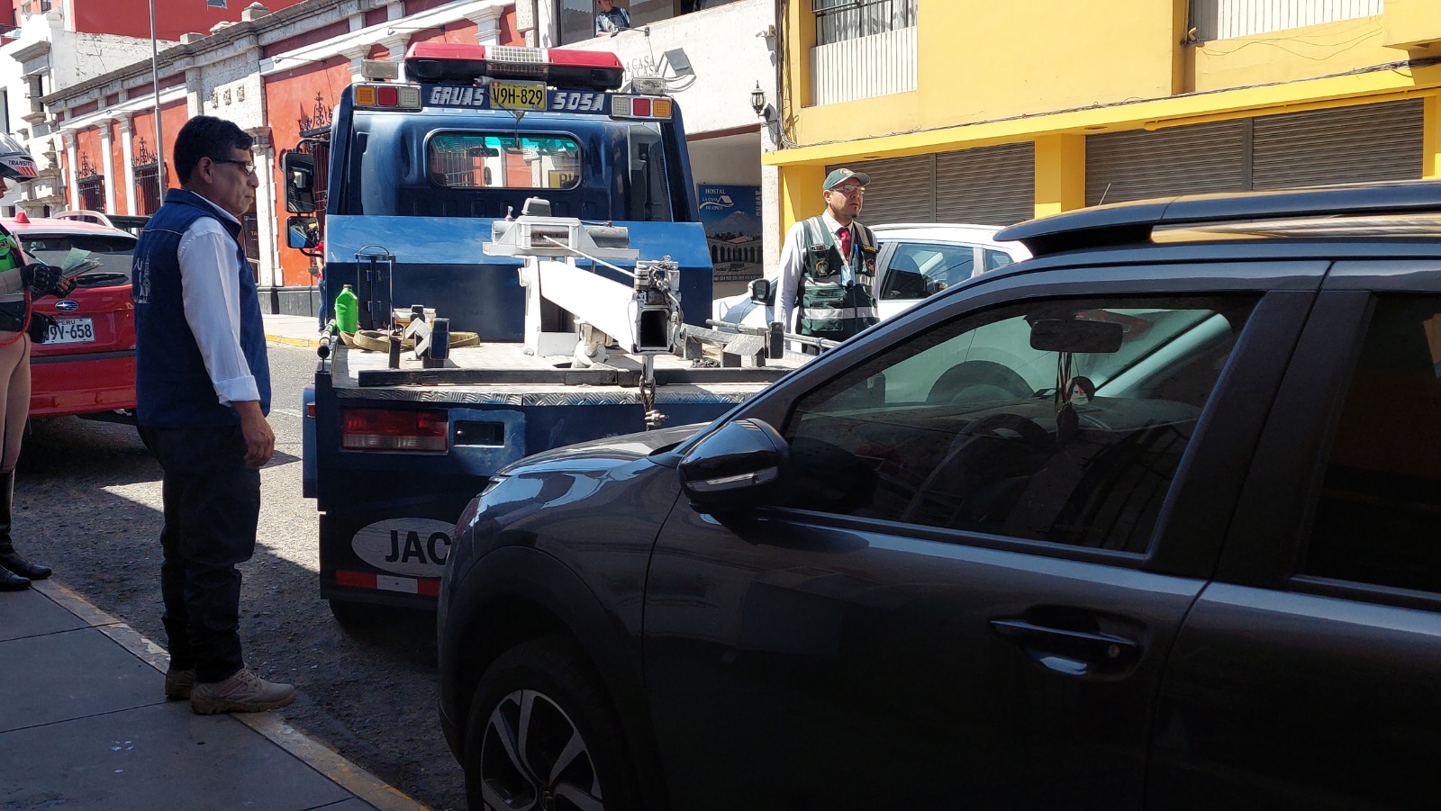MPA y Policía de Tránsito continúan realizando interviniendo vehículos estacionados en zonas rígidas del Cercado