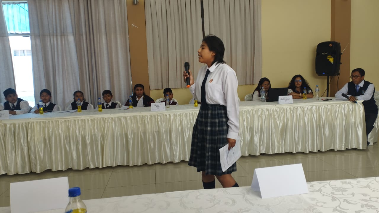 Escolares debaten sobre temas coyunturales en Parlamento Estudiantil realizado en La Joya