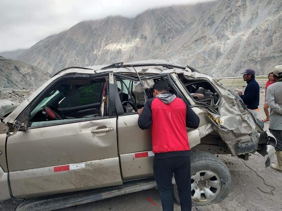 Camioneta vuelca en el trayecto Camaná – Secocha dejando varias personas heridas