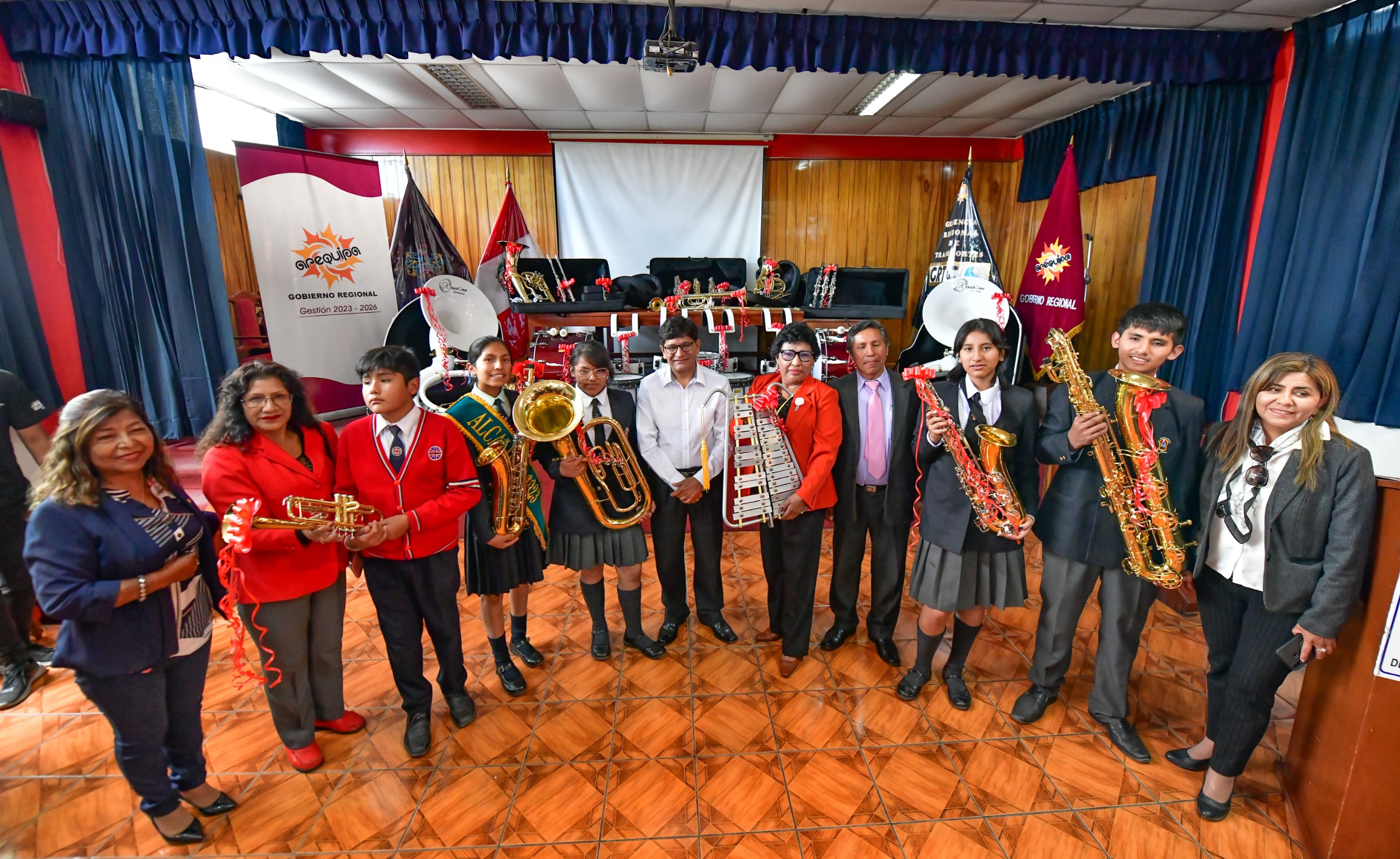 Veintidós colegios de la región Arequipa son favorecidos con instrumentos musicales