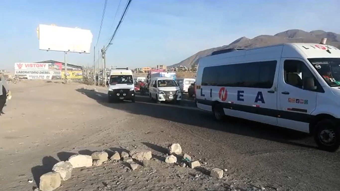 Al momento el paso de vehículos es normal por el cono norte de Arequipa ante convocatoria de protestas