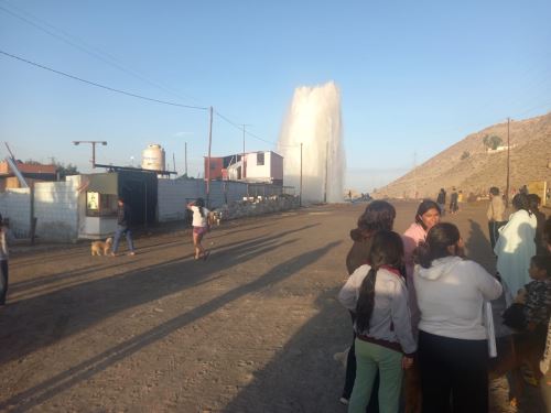 Más de 50 viviendas dañadas dejó rotura de vávula de presión de agua potable en el cono norte de Arequipa
