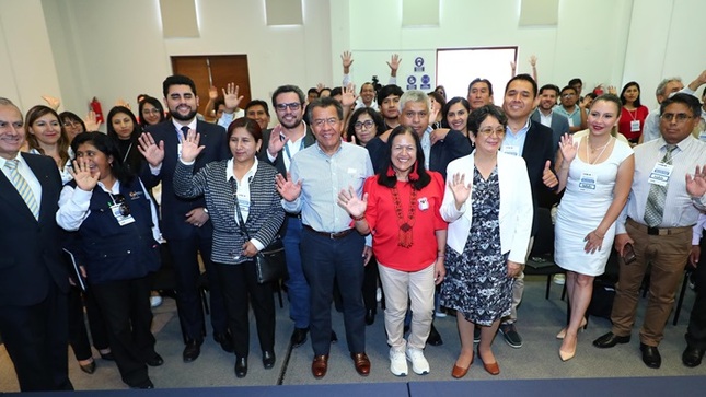 Ministra Albina Ruiz lideró el primer taller en Arequipa con la finalidad de impulsar el desarrollo económico sostenible para la macrorregión sur