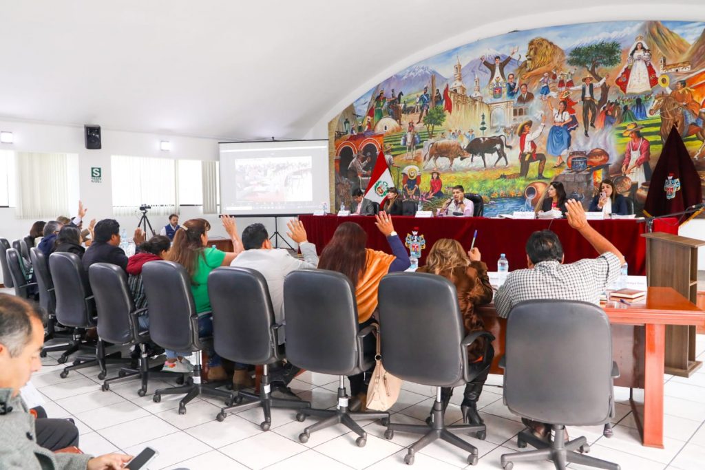 Con 12 votos en contra y 3 a favor pleno del Concejo Municipal rechazó vacancia de alcalde de Arequipa Víctor Hugo Rivera