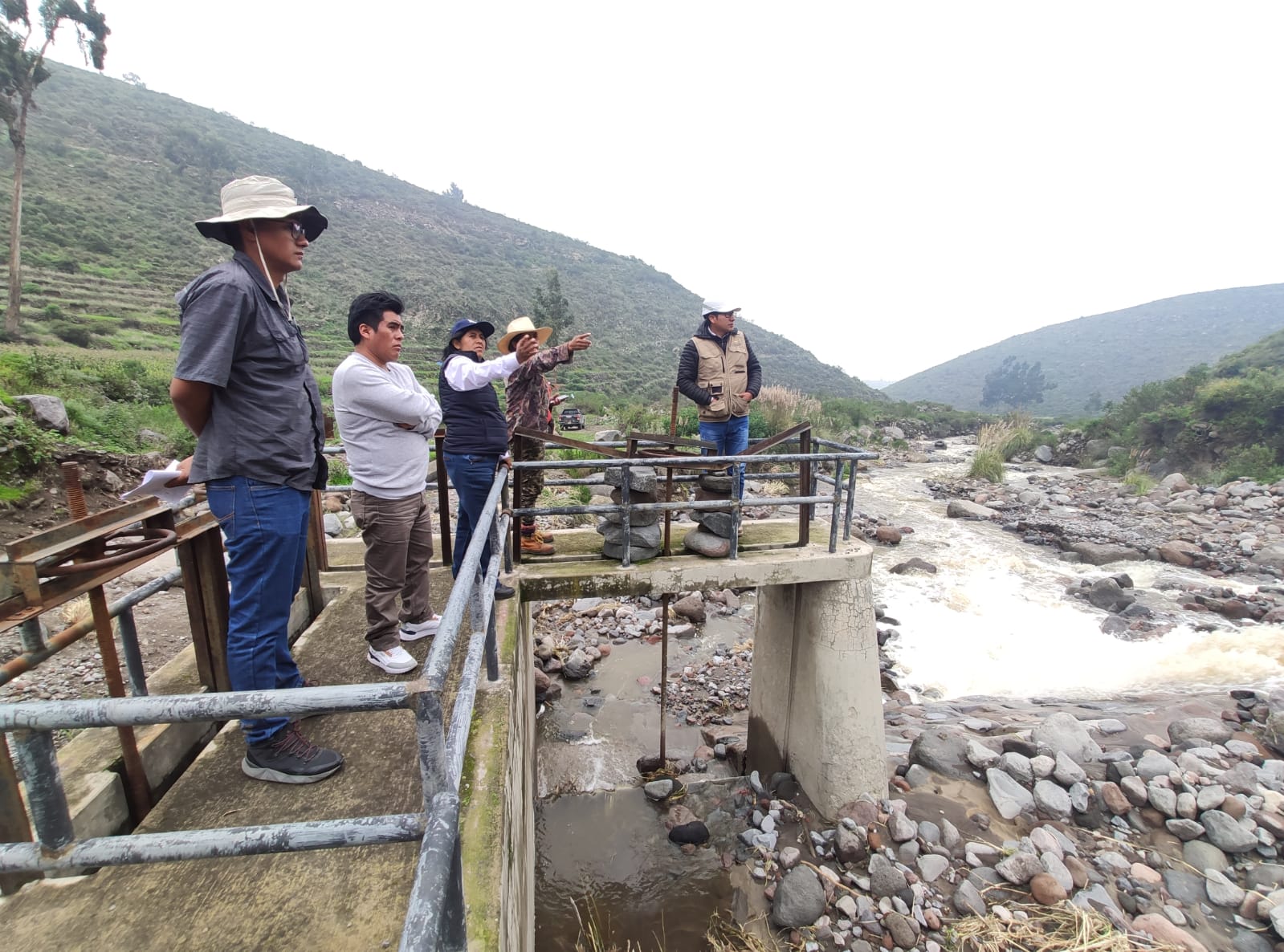 Agricultura realiza evaluación de daños en el distrito de Chiguata tras fuertes lluvias