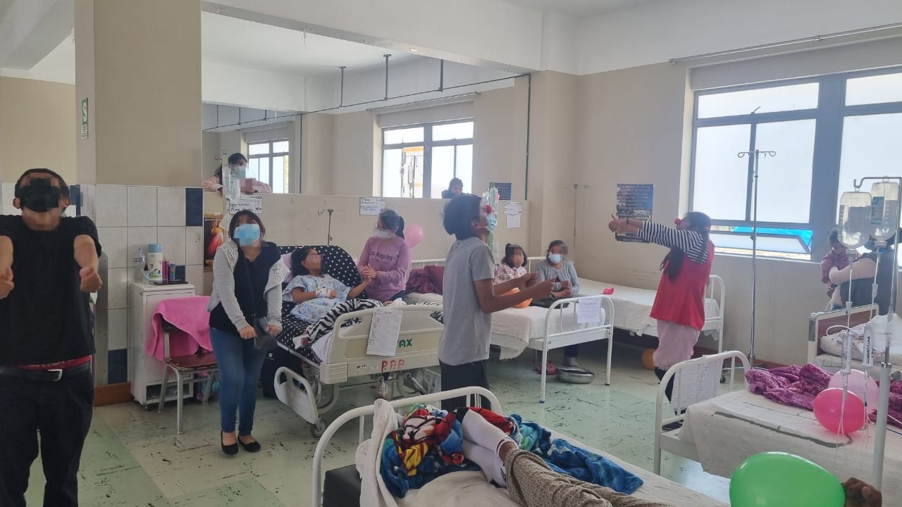 Adolescentes del programa justicia juvenil restaurativa participaron de actividad denominada «corazón contento” en el hospital Honorio Delgado